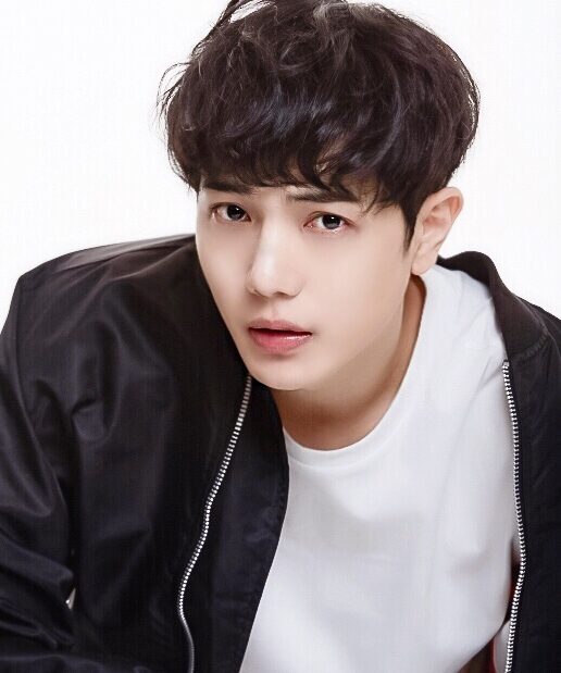俳優、キム・シフです。