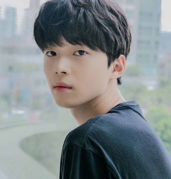 Hello, I am actor Kim Kang-min.