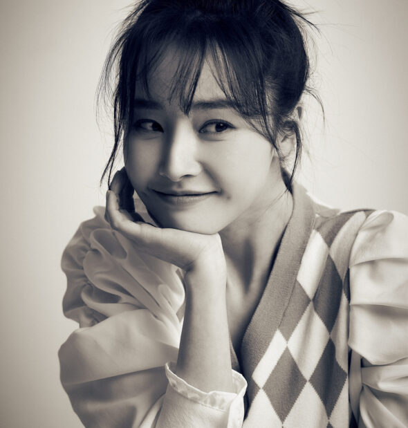 안녕하세요, 가수 겸 배우 배우희입니다^^